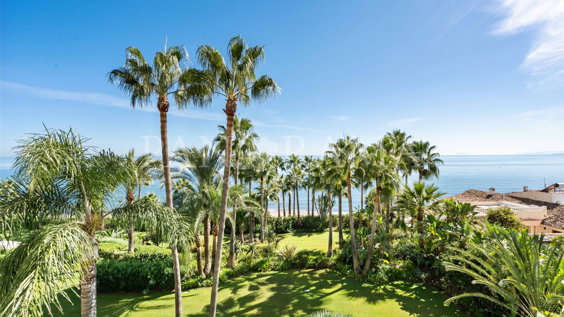 Uitstekend appartement aan het strand in Las Dunas Park, Estepona