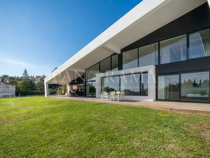 Villa contemporánea con un diseño exclusivo en Bel Air