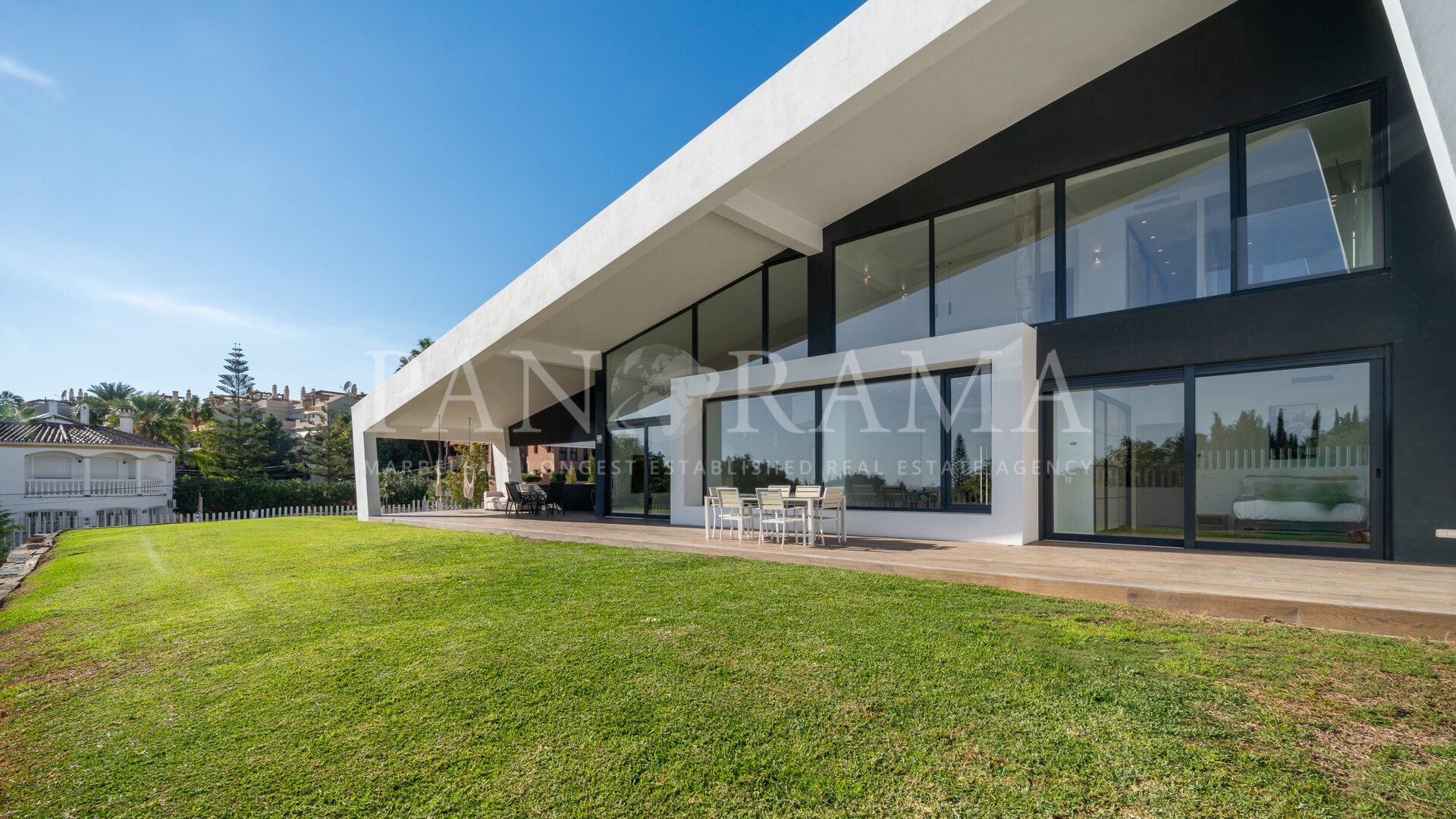 Villa contemporánea con un diseño exclusivo en Bel Air