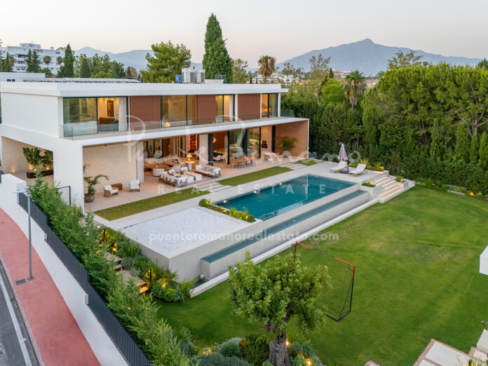 Villa contemporánea en la prestigiosa y tranquila zona de Guadalmina Alta