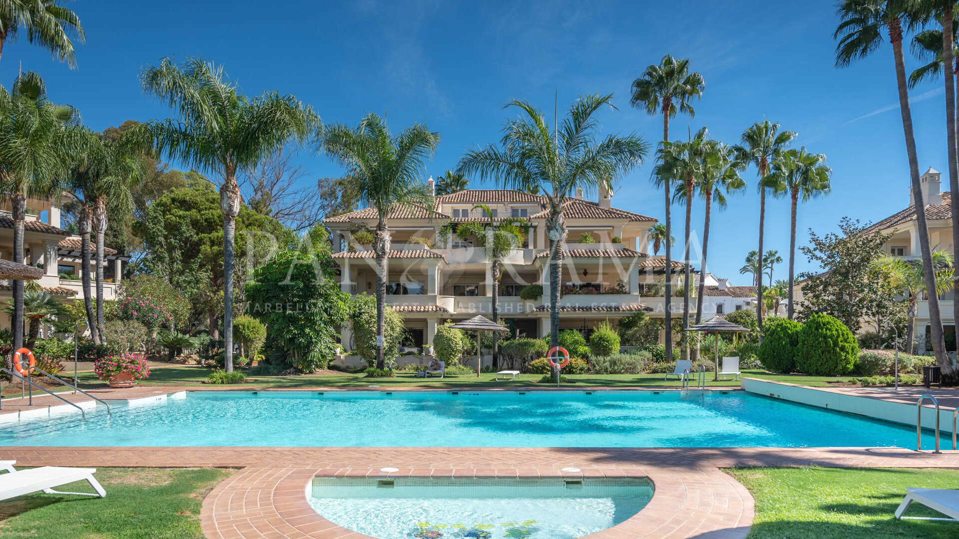 Exquisite duplex penthouse with lovely views in Las Alamandas