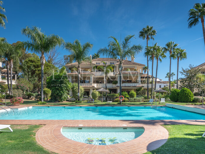 Exquisite duplex penthouse with lovely views in Las Alamandas