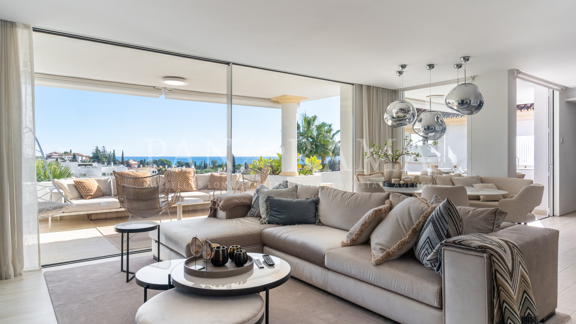 Superbe penthouse en duplex avec des vues imprenables et une décoration exquise à Monte Paraíso
