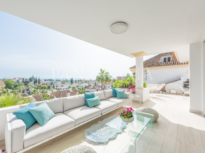 Impressive duplex penthouse with incredible views in Monte Paraiso on the Golden Mile