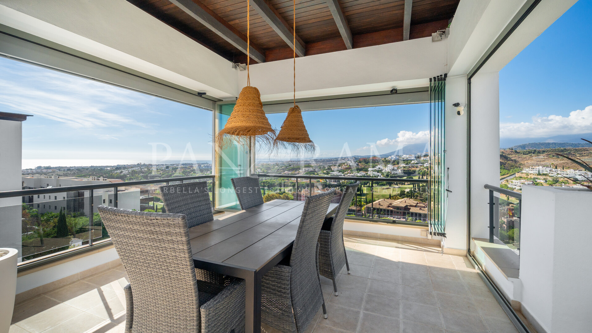 Elegant penthouse with panoramic views in Los Flamingos Resort