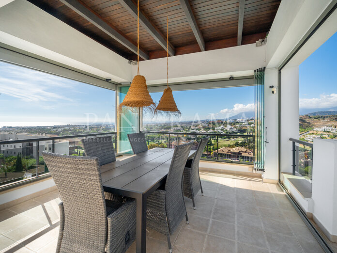 Elegant penthouse met panoramisch uitzicht in Los Flamingos Resort