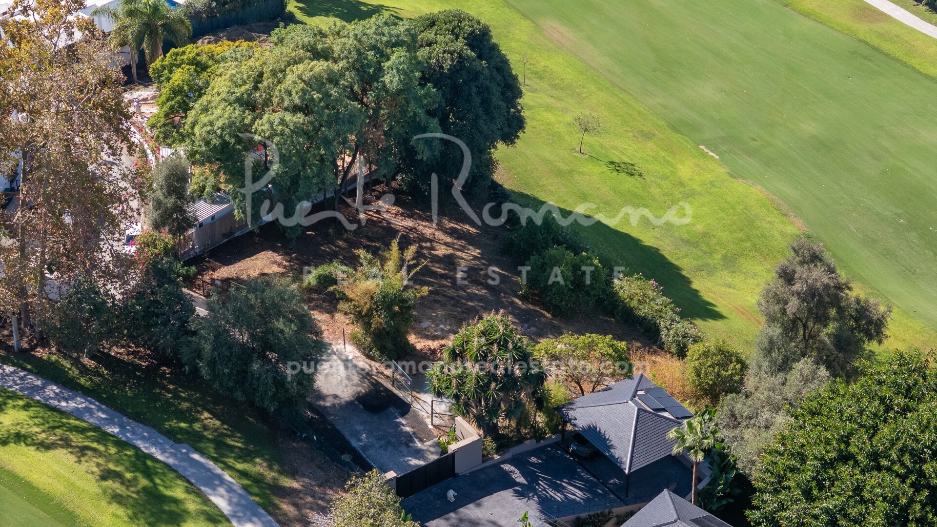 Frontline Golf plot with villa project in Guadalmina Alta