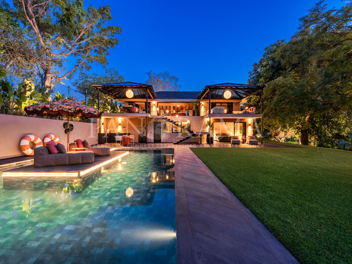 An exceptional frontline Golf villa in Guadalmina Alta