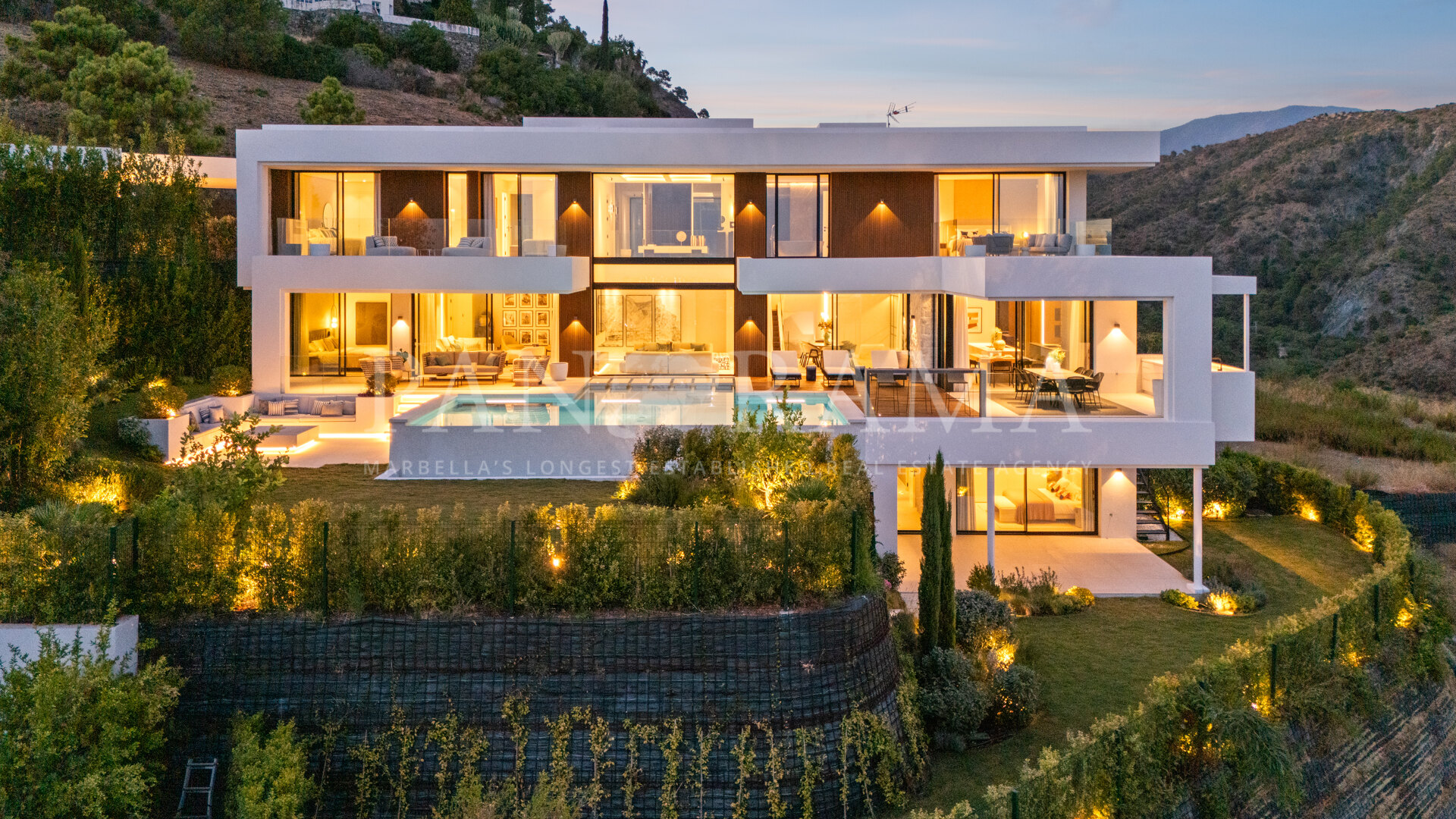 Villa La Quinta 20 within the exclusive gated community of Lomas de La Quinta