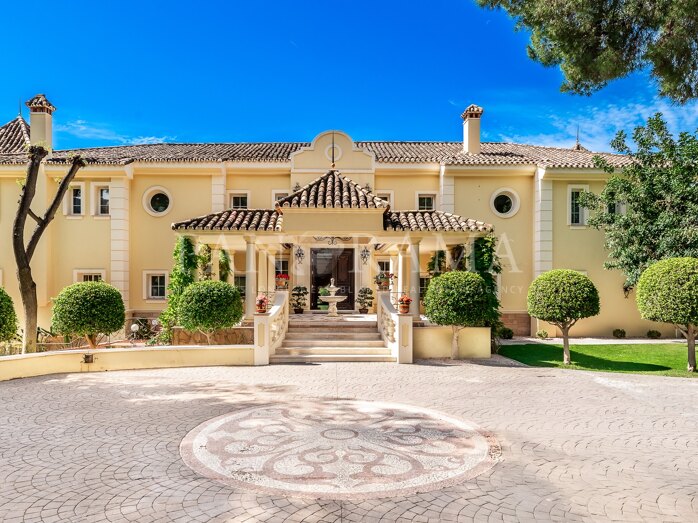 Prächtige Villa in Sierra Blanca mit atemberaubendem Meerblick
