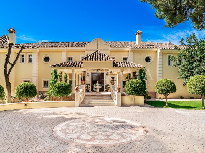 Magnifieke villa in Sierra Blanca met adembenemend zeezicht