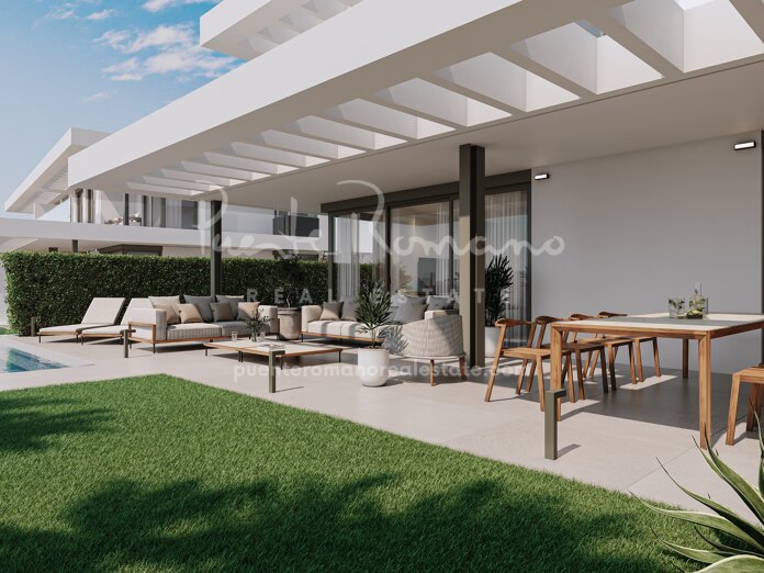 Villas adosadas en construcción en Marbella Este, cerca de las playas y del centro de Marbella