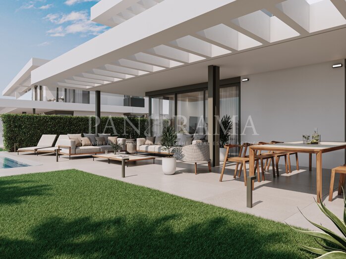 Semi-detached villas under construction in Marbella East close to beaches and town