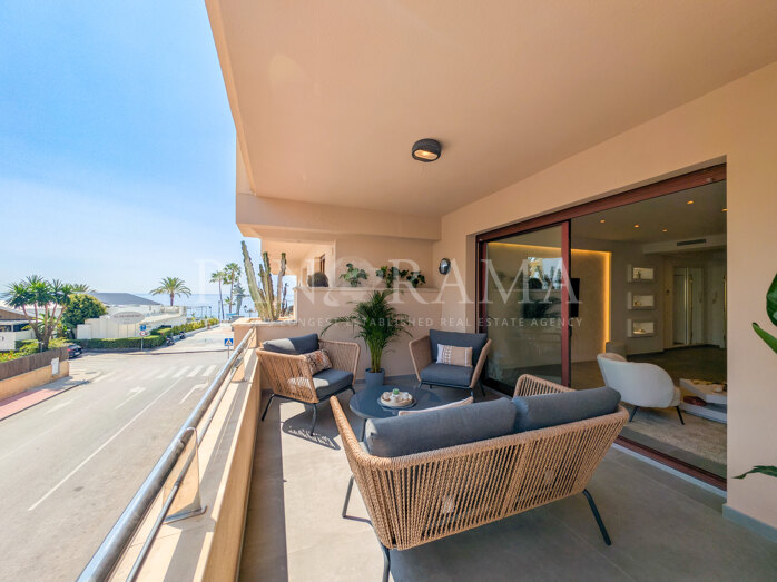 Luxurious beachside apartment in a beachfront community in San Pedro de Alcántara