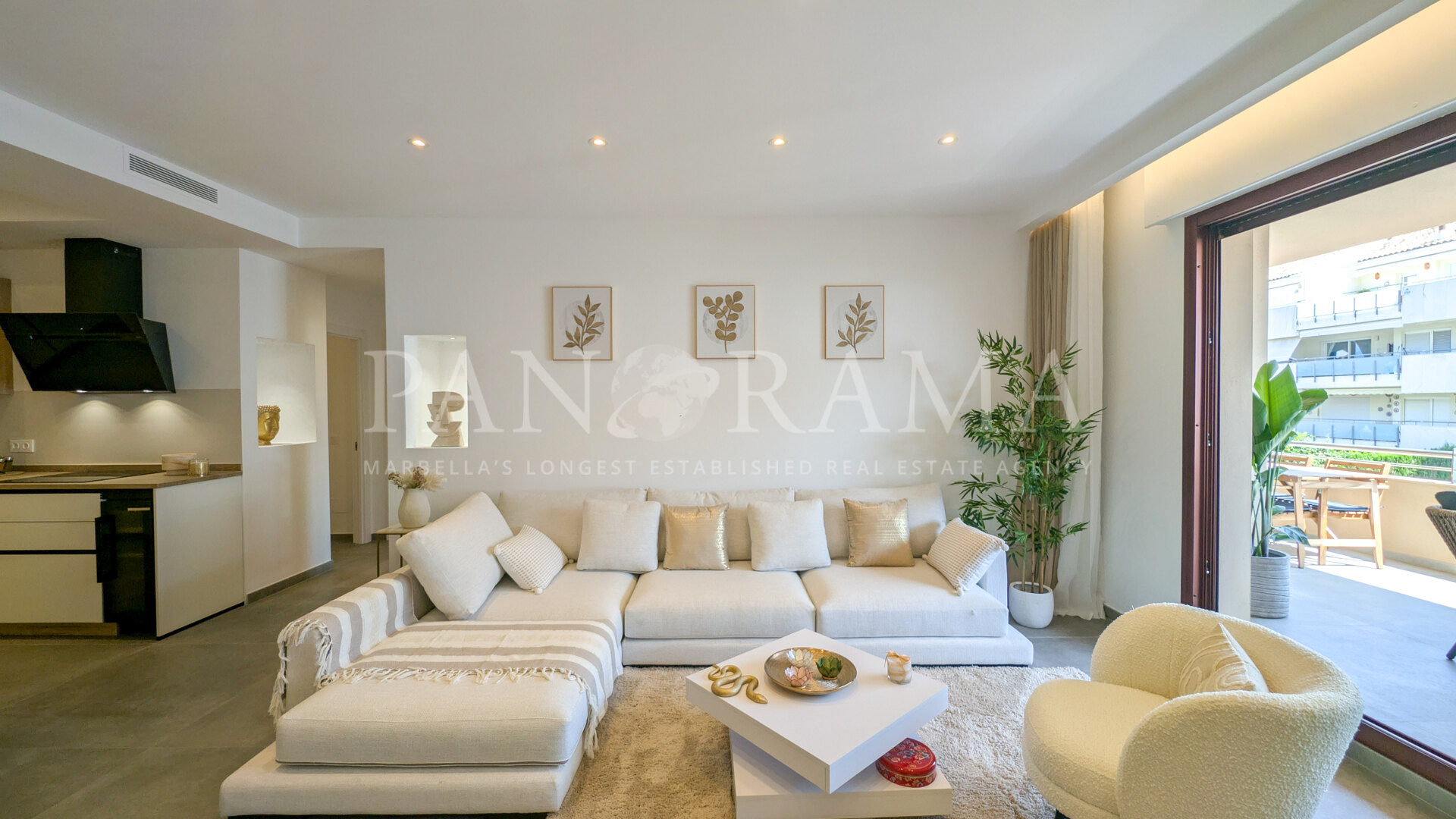 Luxurious beachside apartment in a beachfront community in San Pedro de Alcántara