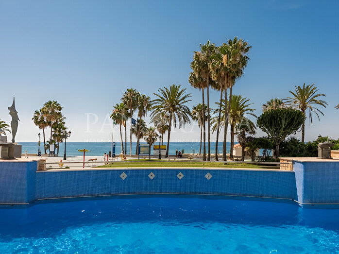 Luxurious beachside apartment in a beachfront community in San Pedro de Alcántara