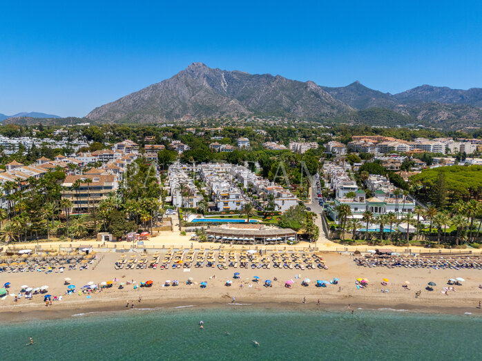 Townhouse in Marbella Mar only a few steps from the beach on the Golden Mile
