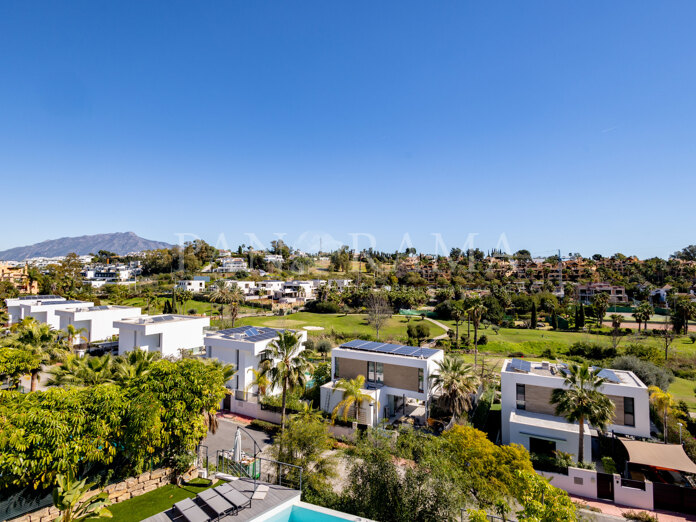 Contemporary villa with infinity pool and spectacular golf views in Belfry, East Estepona