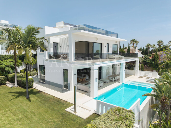 Villa Aqua - Exceptional contemporary villa with panoramic sea views in Nagüeles
