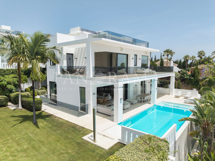 Villa Aqua - Excepcional villa contemporánea con vistas panorámicas al mar en Nagüeles