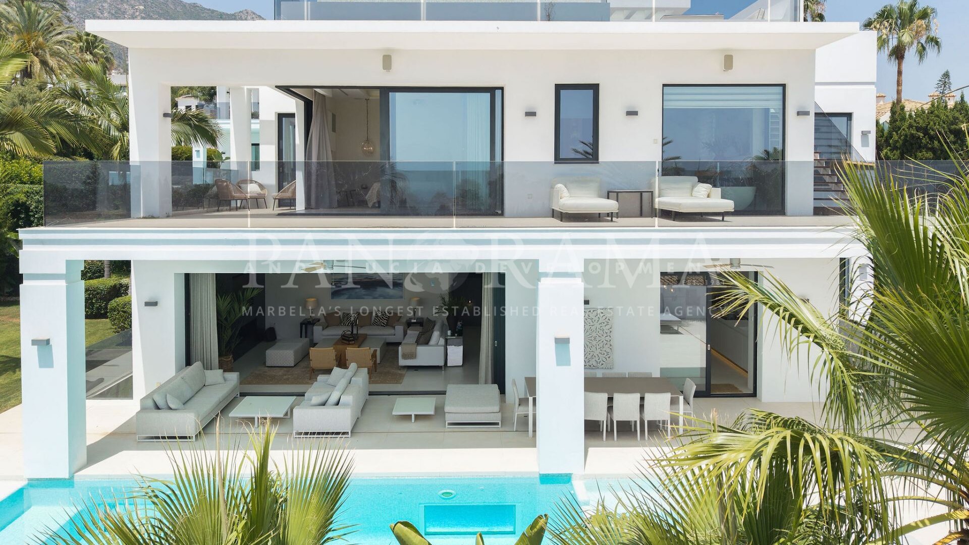 Villa contemporaine exceptionnelle avec vue panoramique sur la mer à Nagüeles