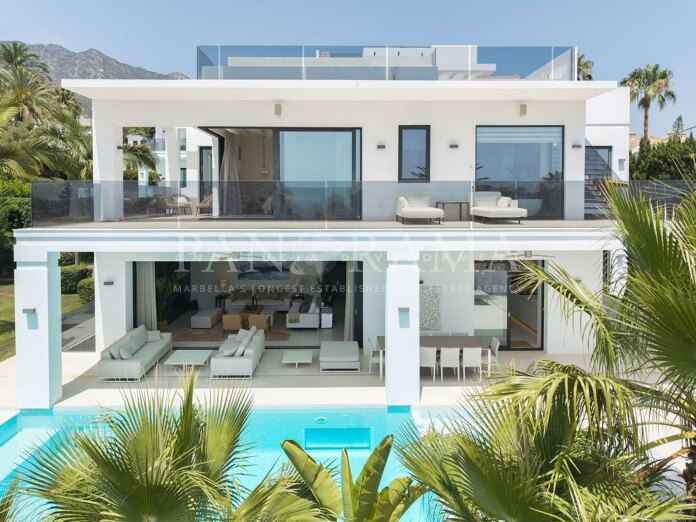 Villa contemporaine exceptionnelle avec vue panoramique sur la mer à Nagüeles