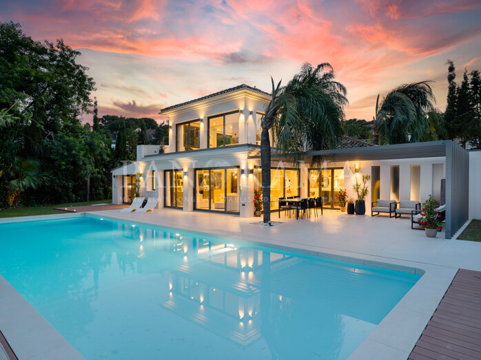 Zeitgenössische Luxusvilla in Las Brisas, Nueva Andalucía