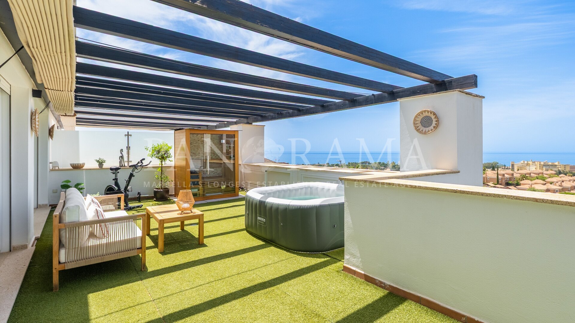 Geschakelde villa met panoramisch uitzicht op de Middellandse Zee, de bergen en de golfbaan in Santa Clara