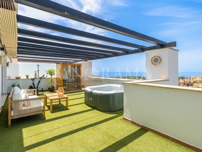 Geschakelde villa met panoramisch uitzicht op de Middellandse Zee, de bergen en de golfbaan in Santa Clara