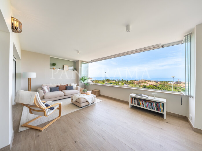 Reihenendvilla mit Panoramablick auf das Mittelmeer, die Berge und den Golfplatz in Santa Clara