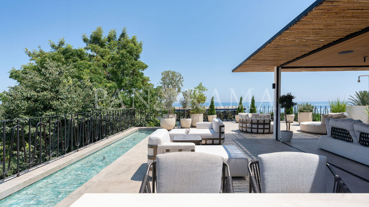 Exceptional second-line beach villa, totally refurbished to the highest standards in Puente Romano, Golden Mile