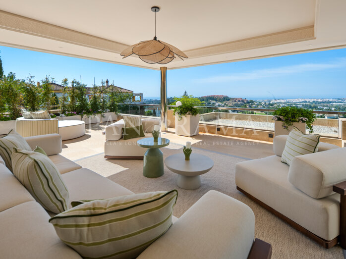 Feroz, a luxurious duplex penthouse in Los Arrayanes, Nueva Andalucía