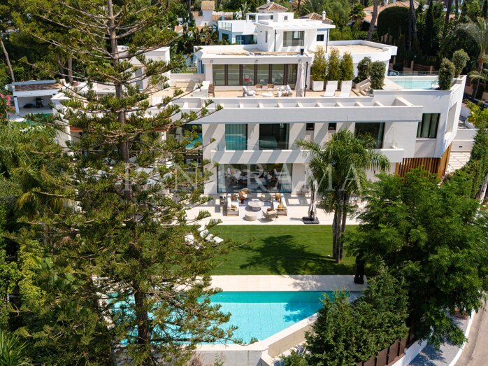 Neubau-Villa in Los Monteros, fußläufig zum Strand