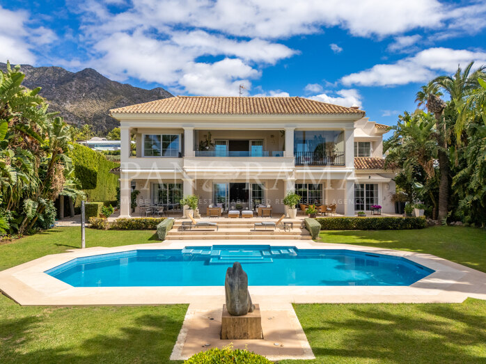 Villa Alegría : élégance intemporelle et intimité exceptionnelle sur une double parcelle à Sierra Blanca