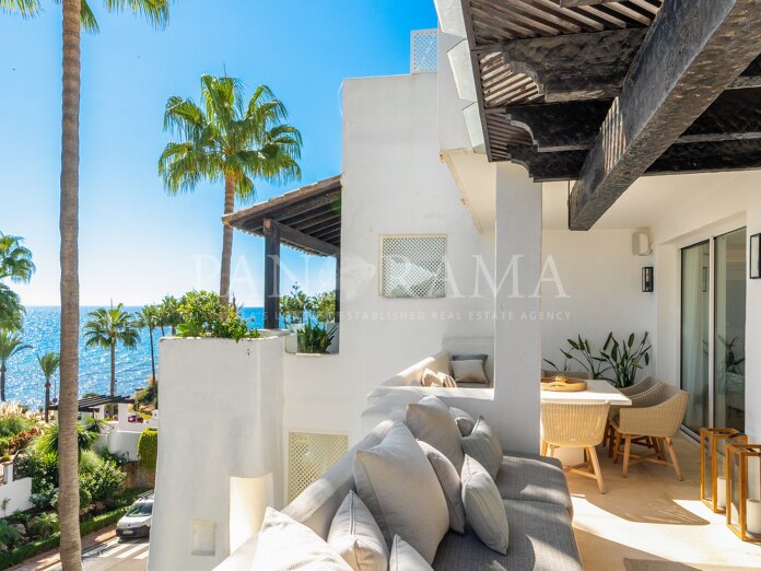 Außergewöhnliches Duplex-Penthouse direkt am Strand mit schönem Meerblick in Marina Puente Romano
