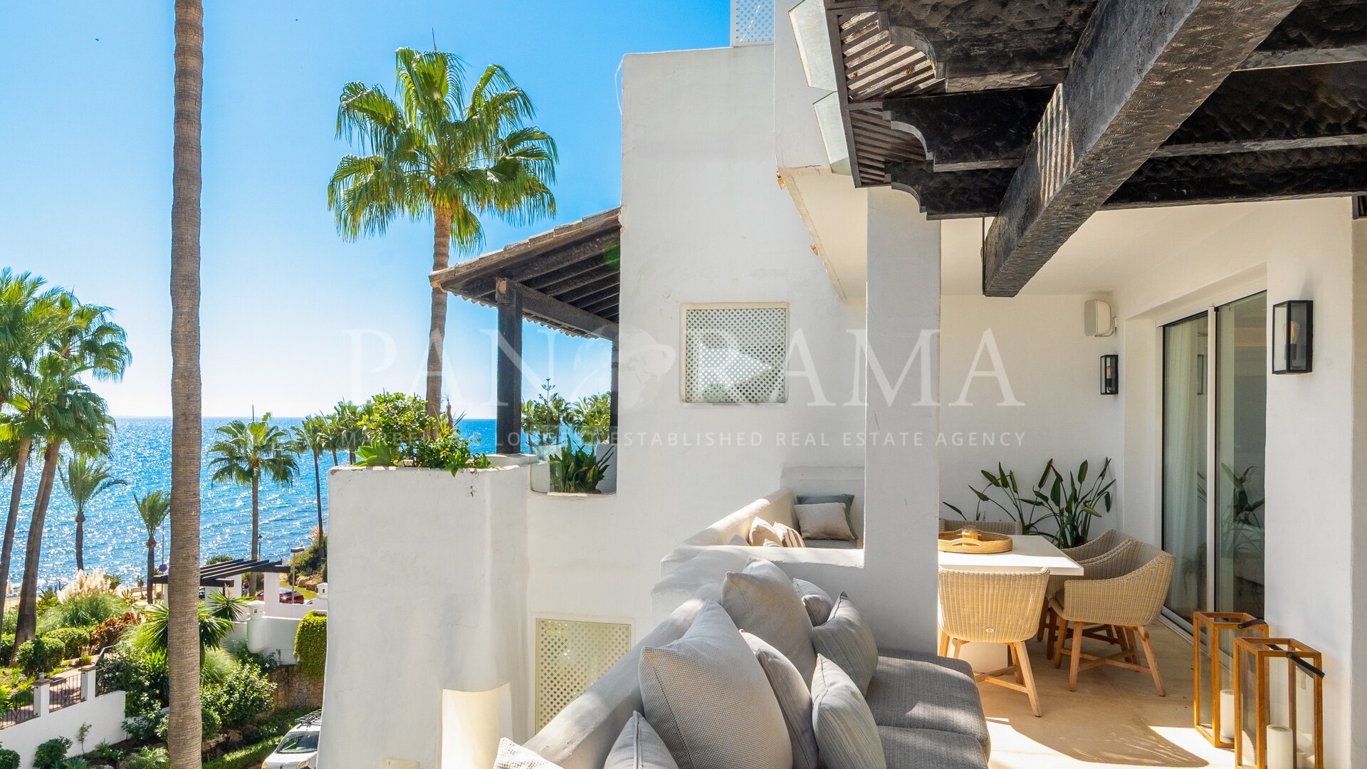 Außergewöhnliches Duplex-Penthouse direkt am Strand mit schönem Meerblick in Marina Puente Romano