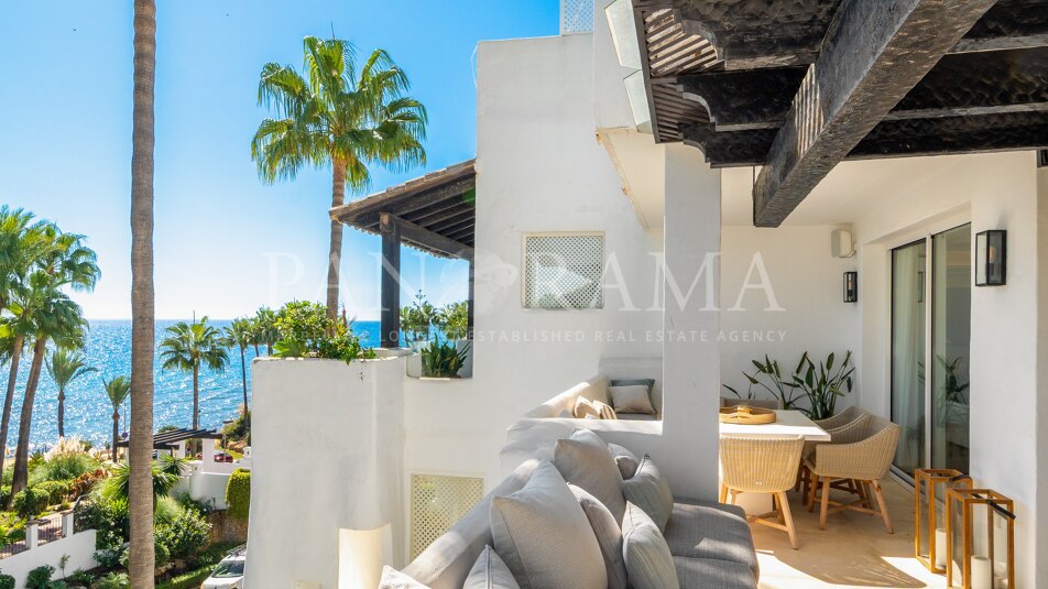 Außergewöhnliches Duplex-Penthouse direkt am Strand mit schönem Meerblick in Marina Puente Romano