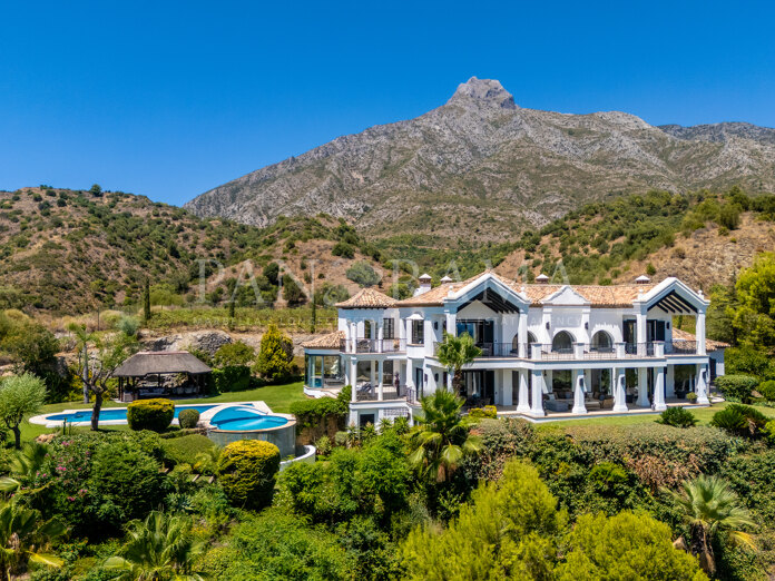 Timeless Mediterranean villa with uninterrupted sea views in Marbella Hill Club on the Golden Mile