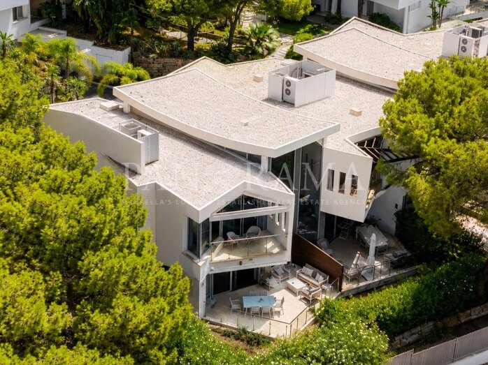 Casa adosada en esquina en Meisho Hills con excepcionales instalaciones de bienestar