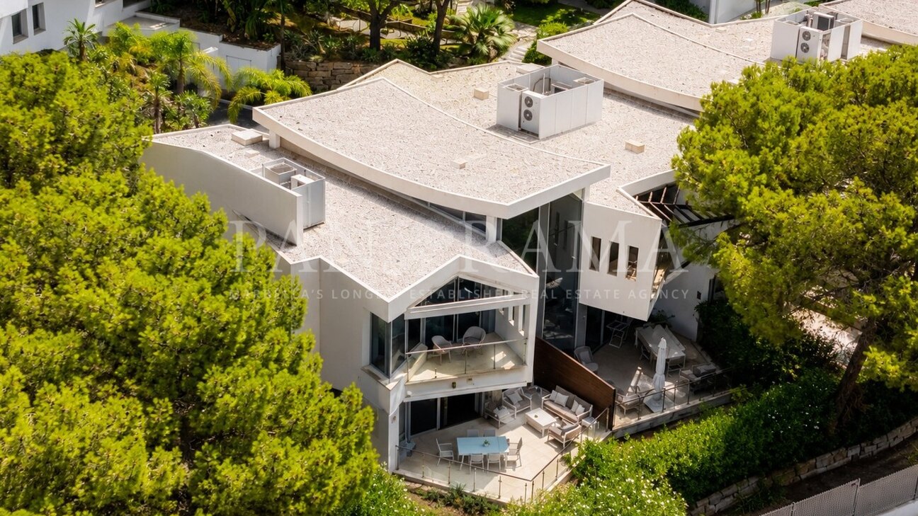 Corner townhouse in Meisho Hills with exceptional wellness amenities
