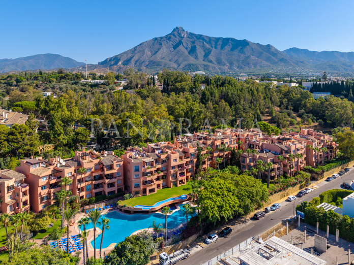 Bel appartement avec vue sur la mer dans l’exclusive urbanisation Oasis de Marbella