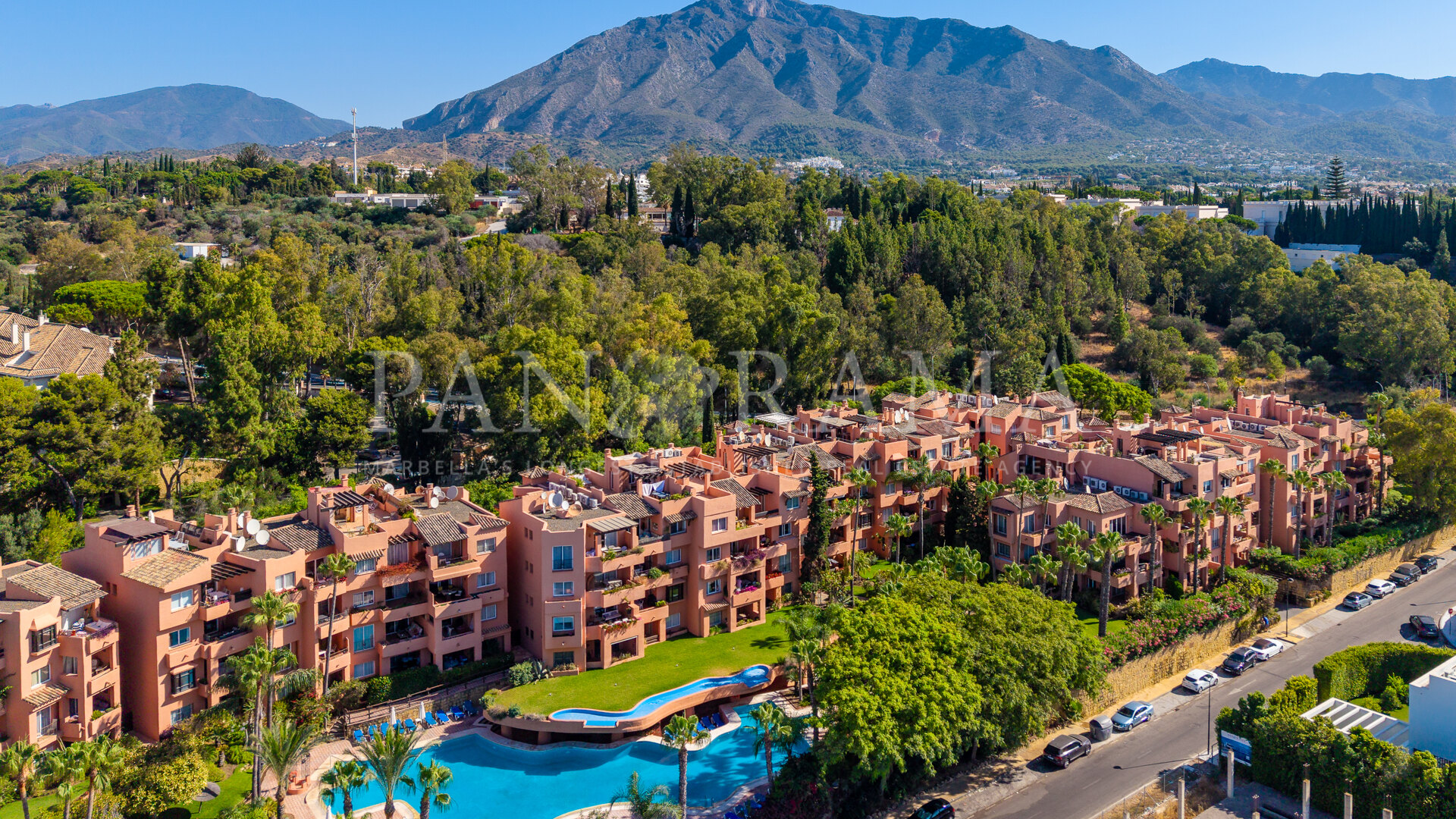 Bel appartement avec vue sur la mer dans l’exclusive urbanisation Oasis de Marbella