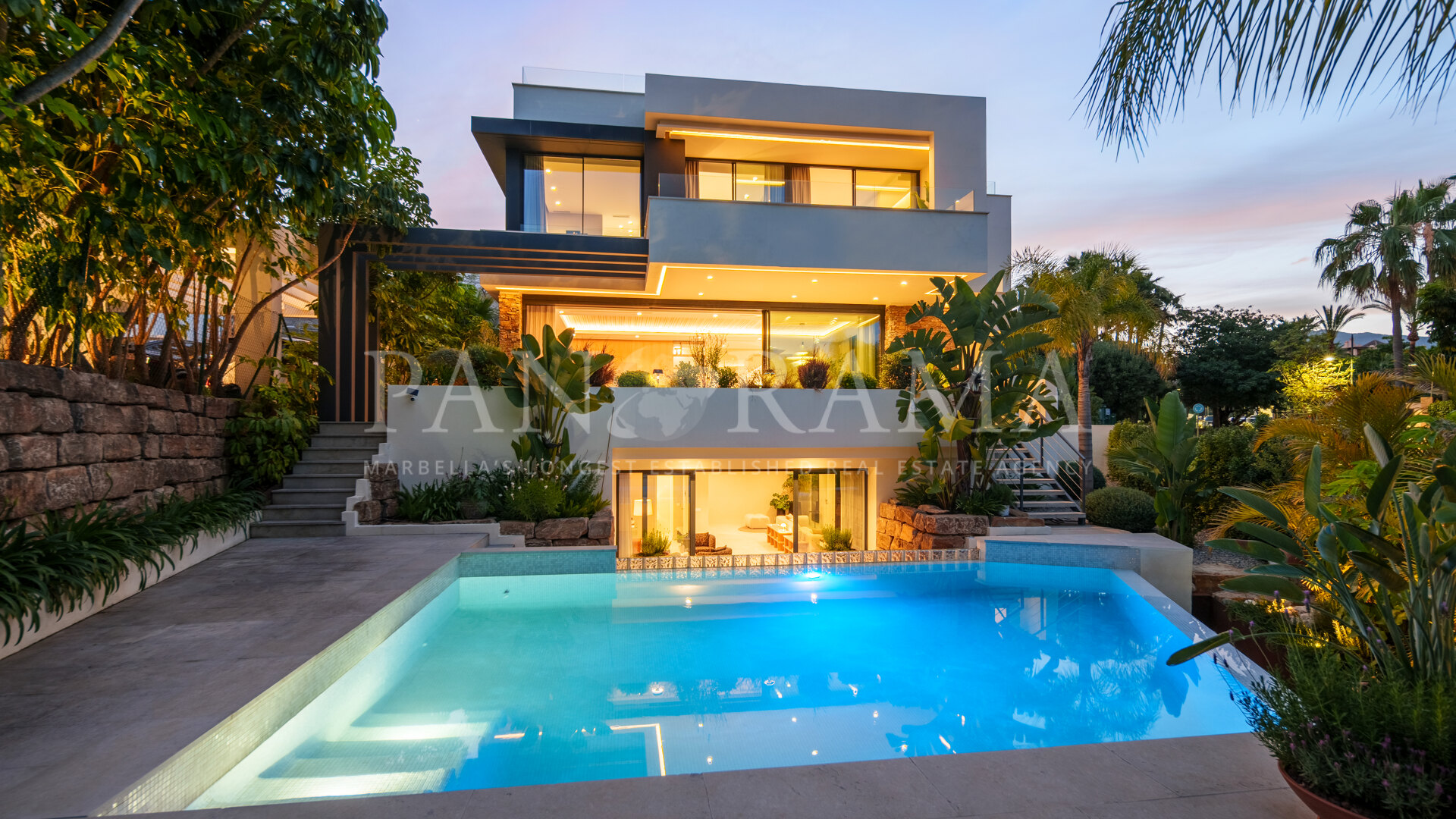 Villa with infinity pool and spectacular golf views in Belfry, Estepona East