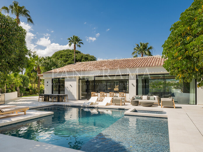 Villa Vincci – Elegante Villa mit Blick auf den Golfplatz Las Brisas in Nueva Andalucía