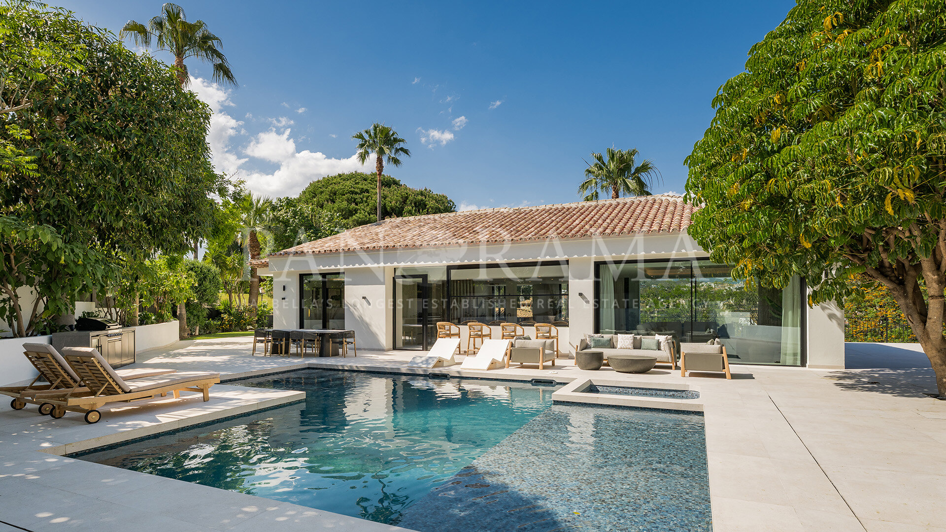 Villa Vincci - Elegante villa con vistas al campo de golf Las Brisas en Nueva Andalucía