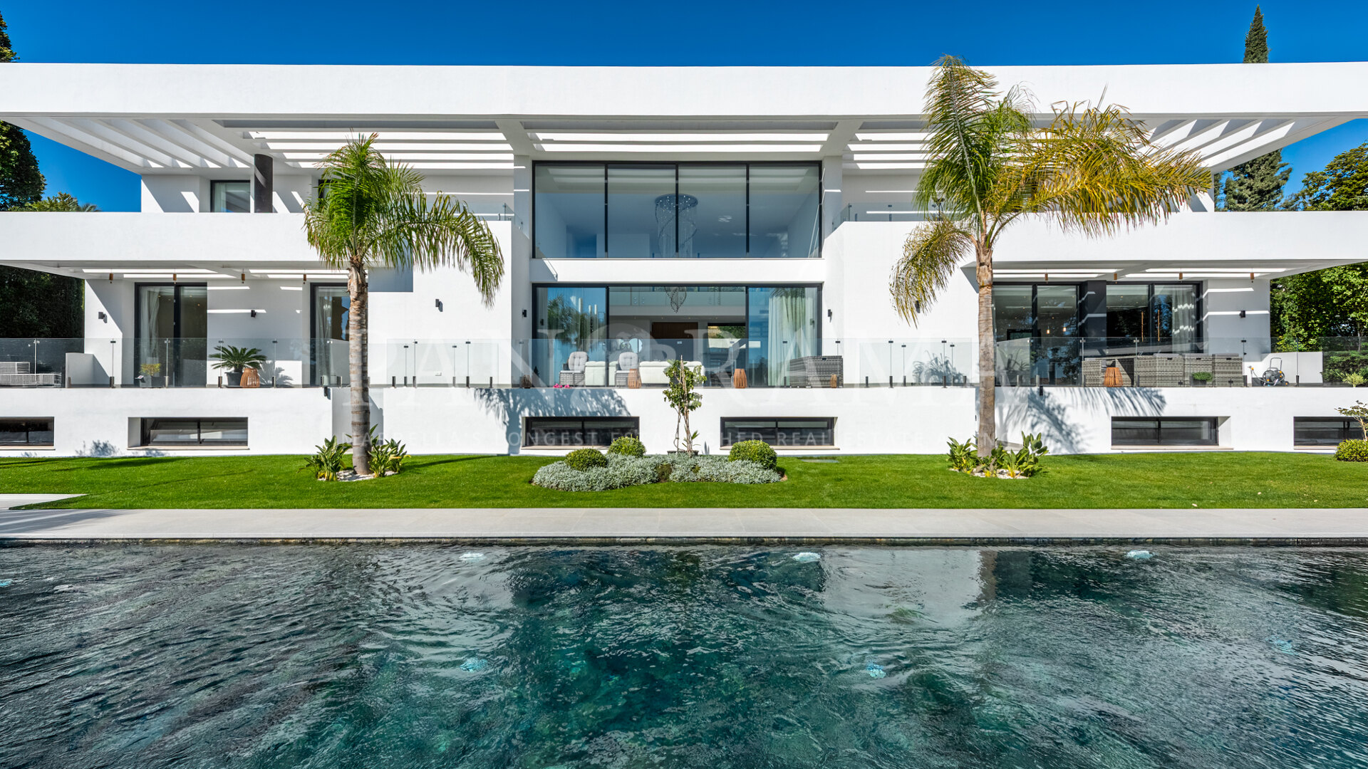 Impresionante villa contemporánea con amplios espacios de vida en Paraíso Alto, Benahavís