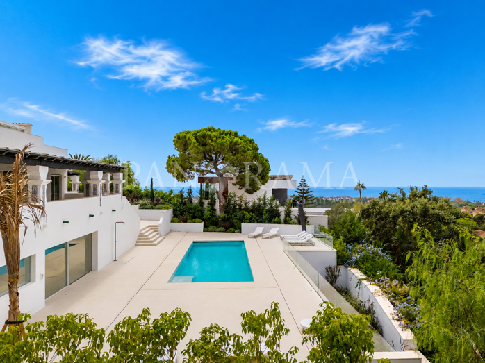 Impecable villa con vistas al mar en Elviria