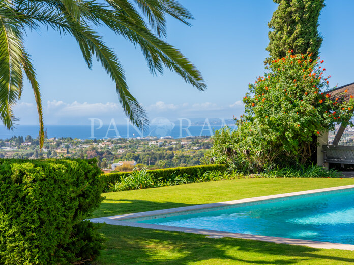 Villa luxueuse offrant intimité et vues imprenables et dégagées sur la mer