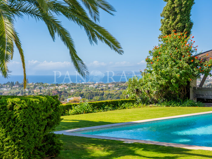 Luxurious villa with privacy and incredible uninterrupted views to the sea