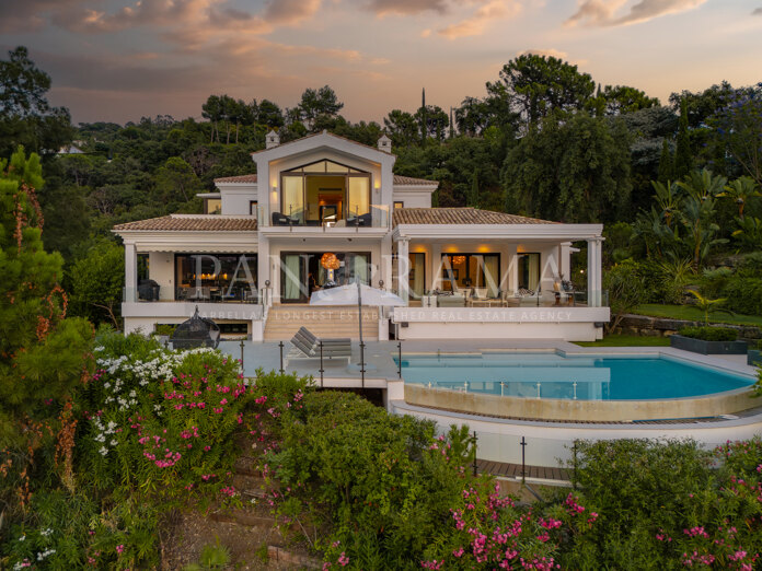 Villa très privée avec vues panoramiques sur les montagnes dans la communauté fermée de La Zagaleta